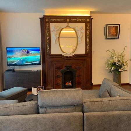 Botanique Suites Airbnb, アントウェルペン エクステリア 写真
