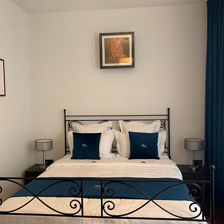 Botanique Suites Airbnb, アントウェルペン エクステリア 写真