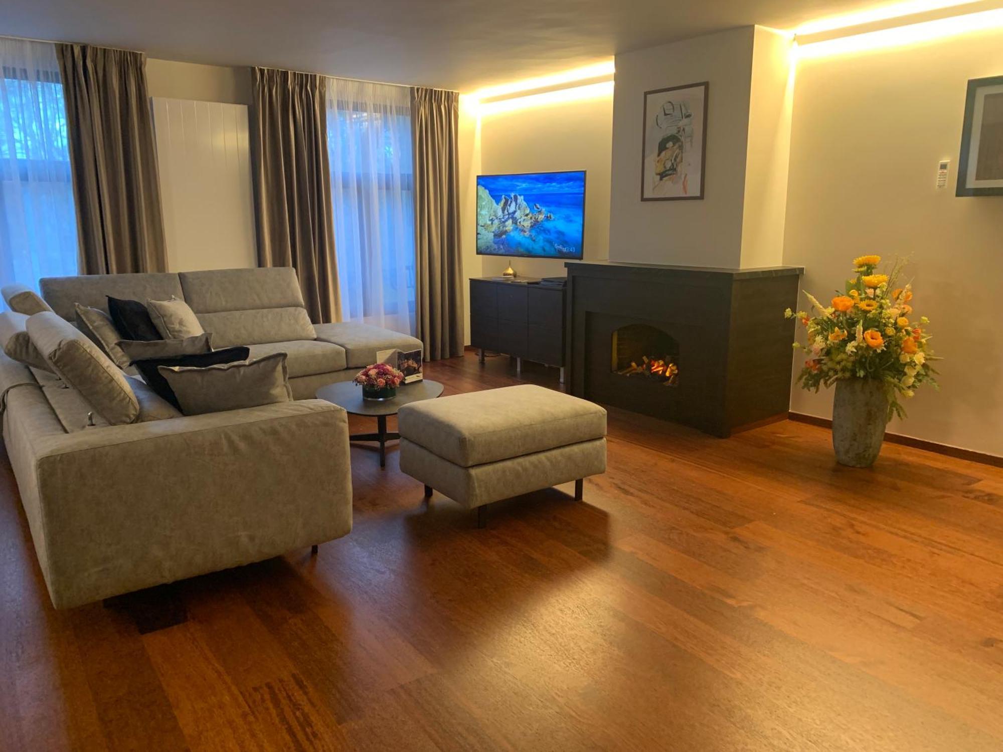 Botanique Suites Airbnb, アントウェルペン エクステリア 写真
