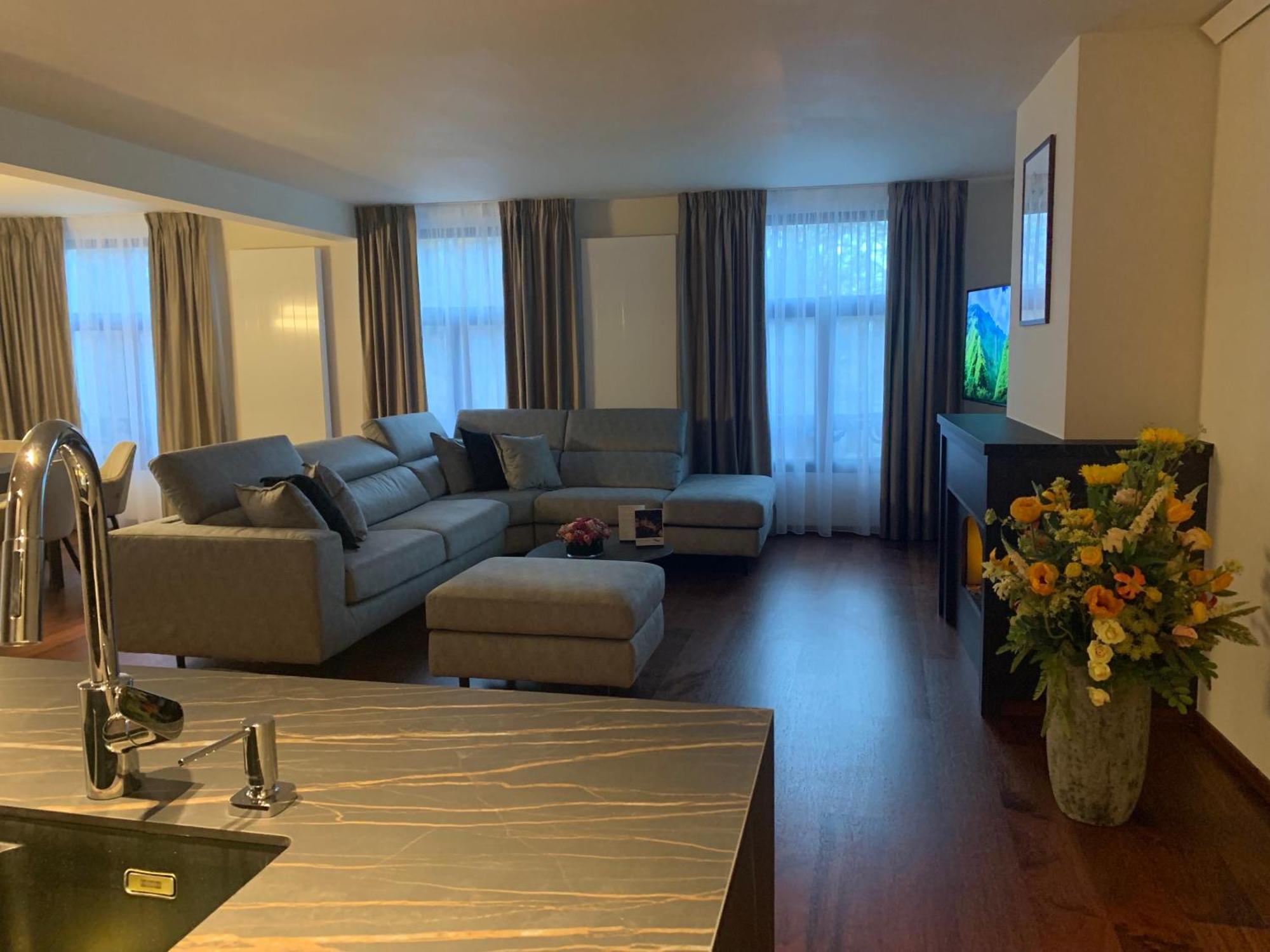 Botanique Suites Airbnb, アントウェルペン エクステリア 写真
