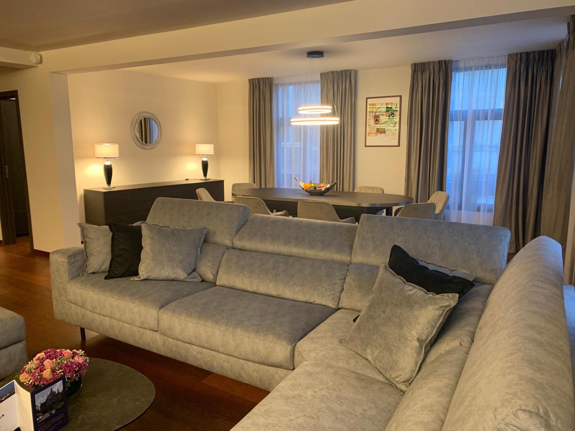 Botanique Suites Airbnb, アントウェルペン エクステリア 写真