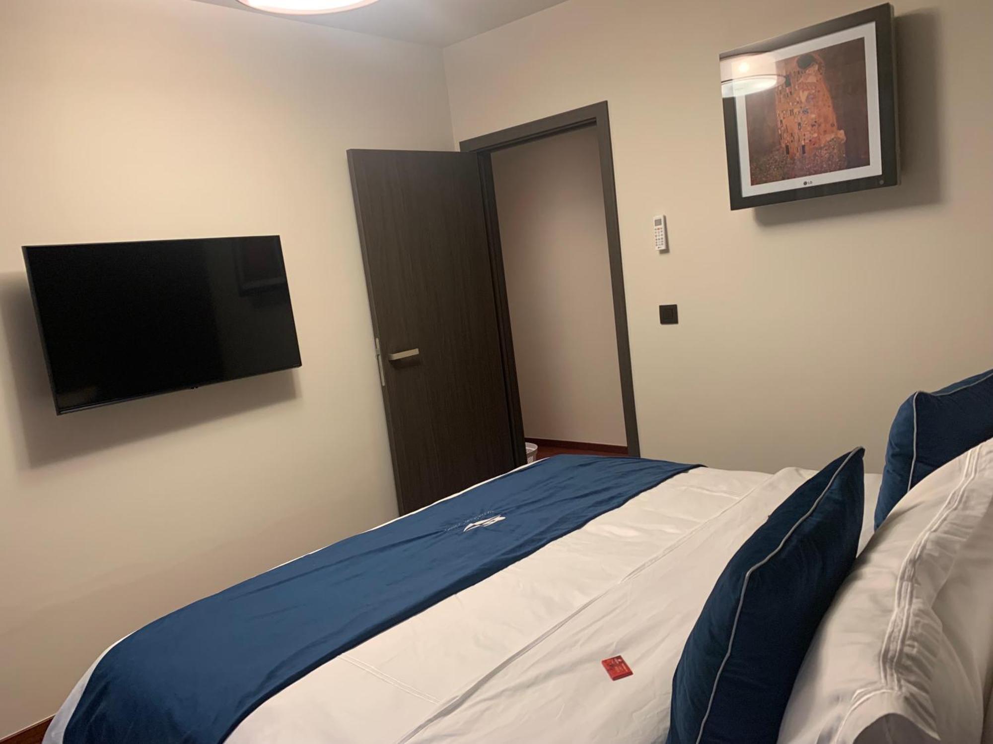 Botanique Suites Airbnb, アントウェルペン エクステリア 写真