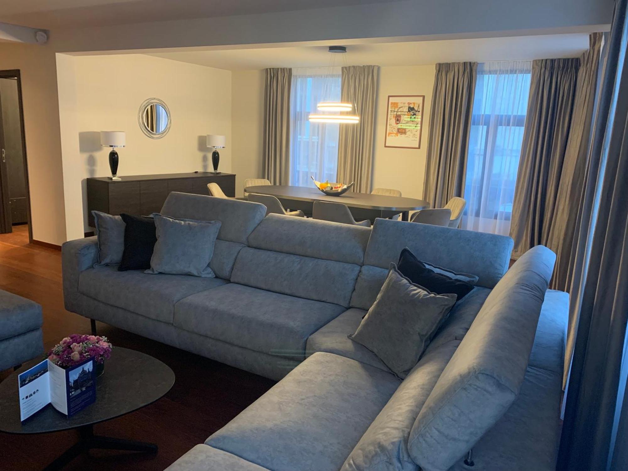 Botanique Suites Airbnb, アントウェルペン エクステリア 写真