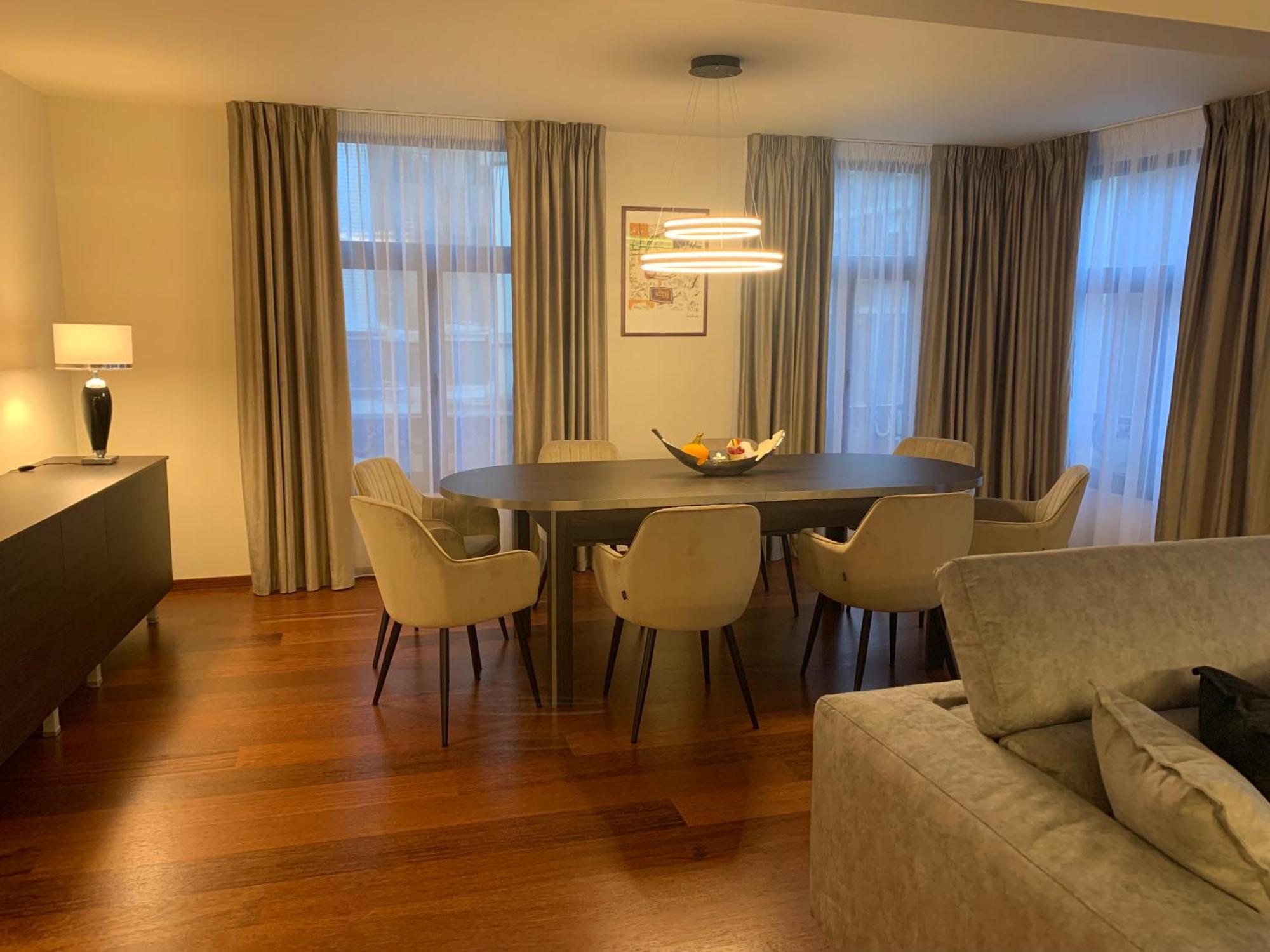 Botanique Suites Airbnb, アントウェルペン エクステリア 写真