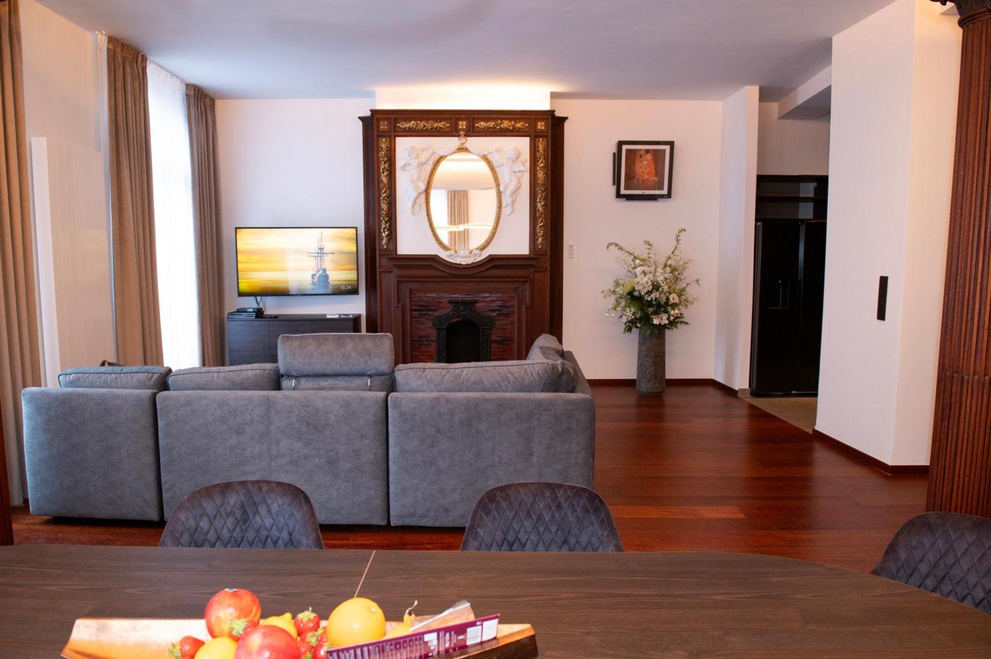 Botanique Suites Airbnb, アントウェルペン エクステリア 写真