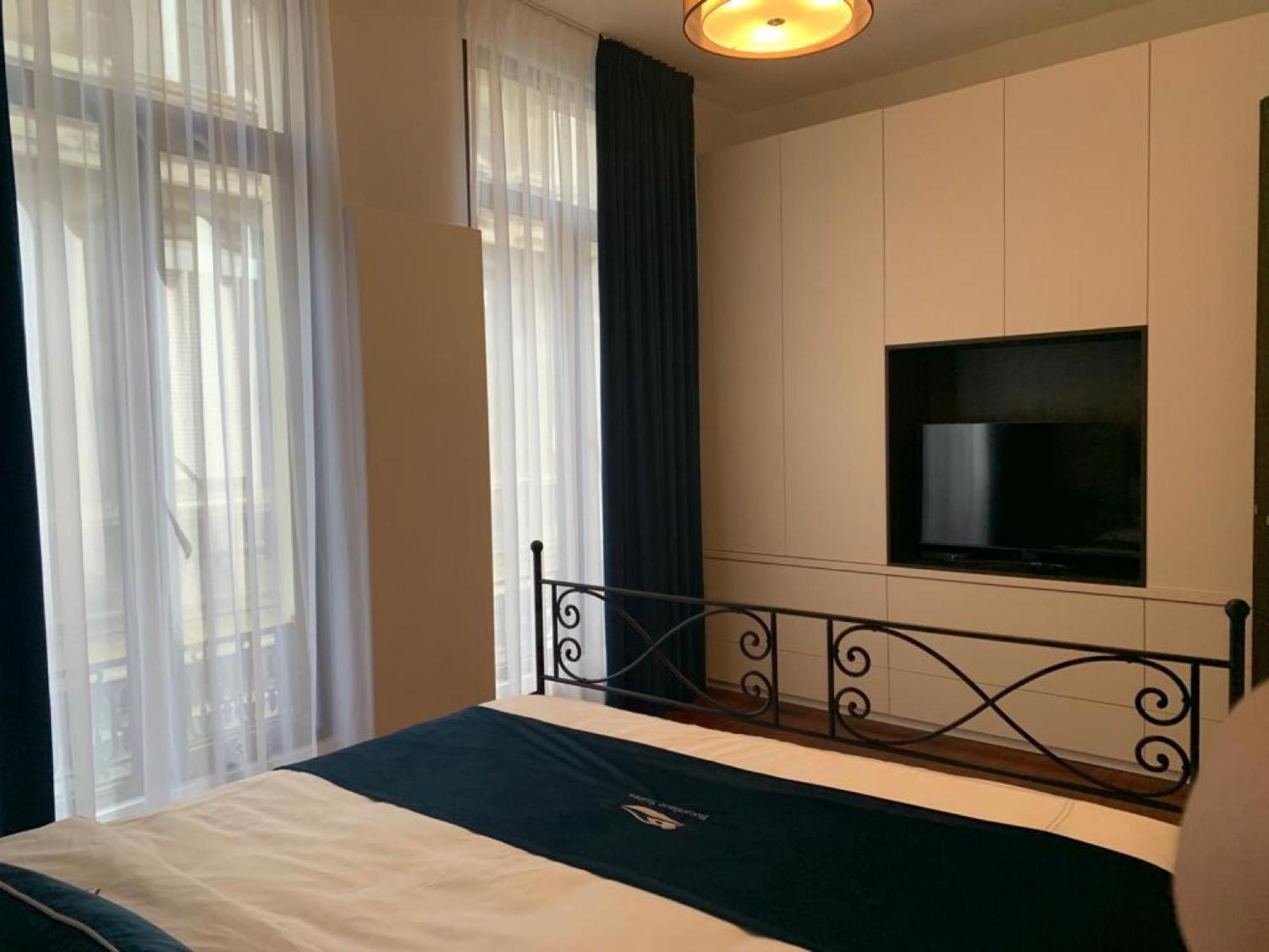 Botanique Suites Airbnb, アントウェルペン エクステリア 写真
