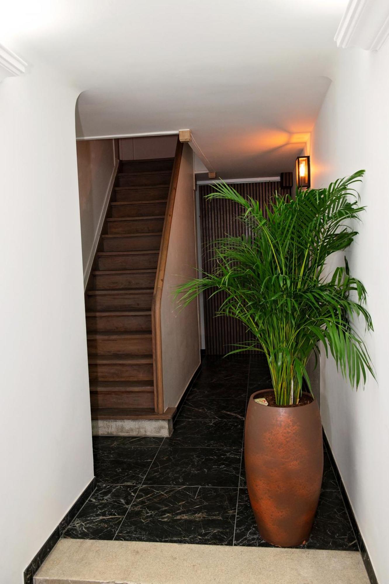 Botanique Suites Airbnb, アントウェルペン エクステリア 写真
