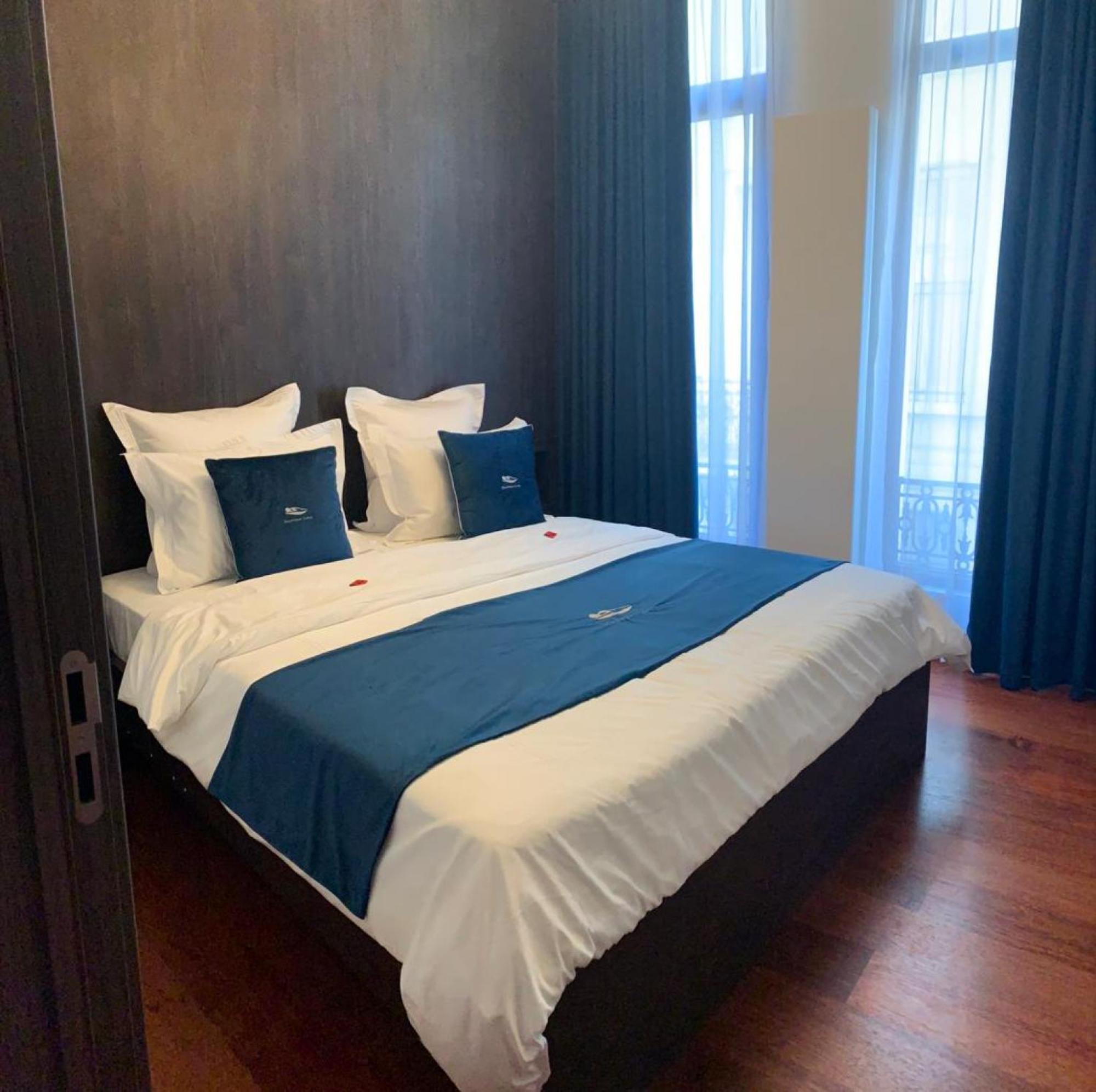 Botanique Suites Airbnb, アントウェルペン エクステリア 写真