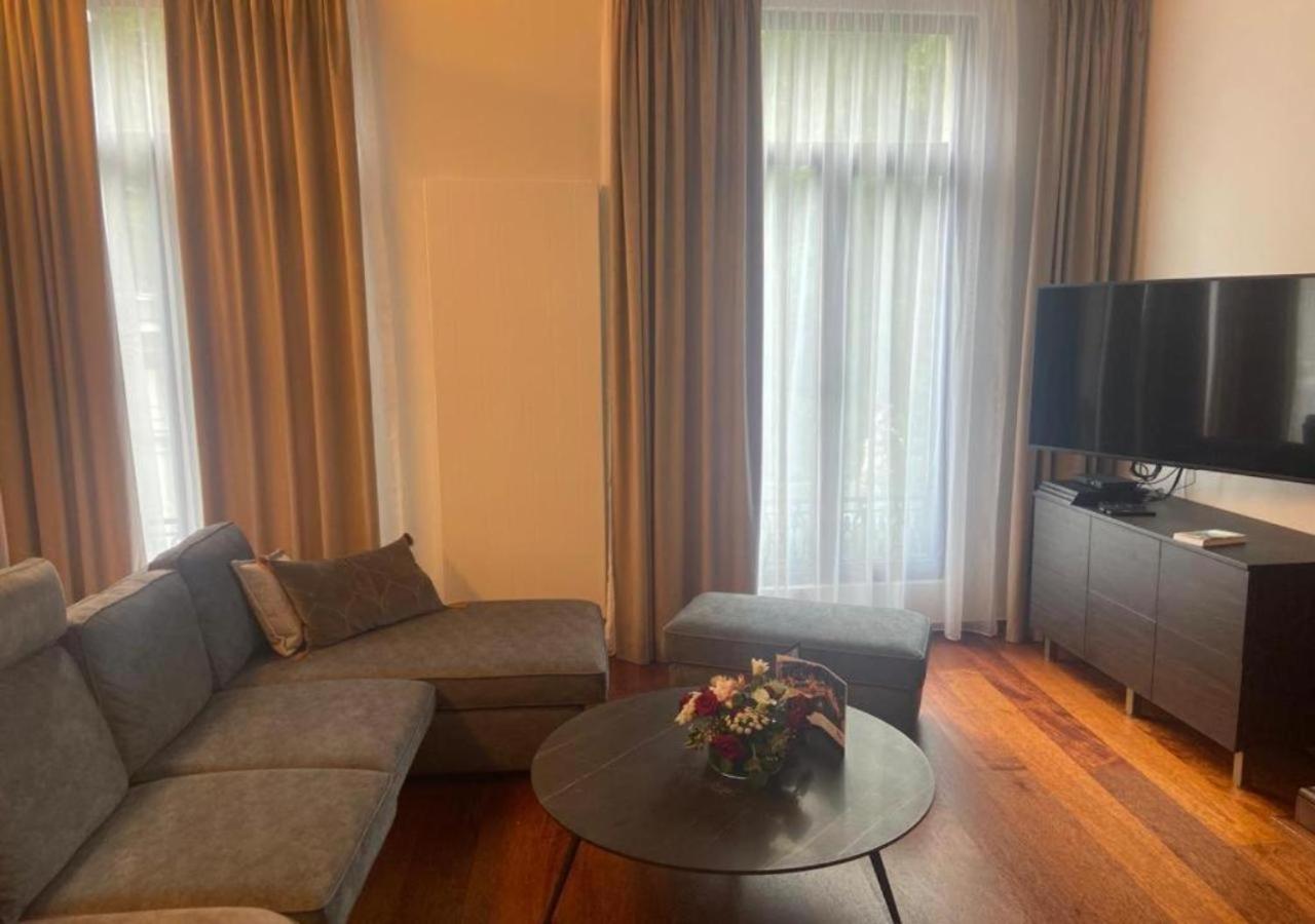 Botanique Suites Airbnb, アントウェルペン エクステリア 写真